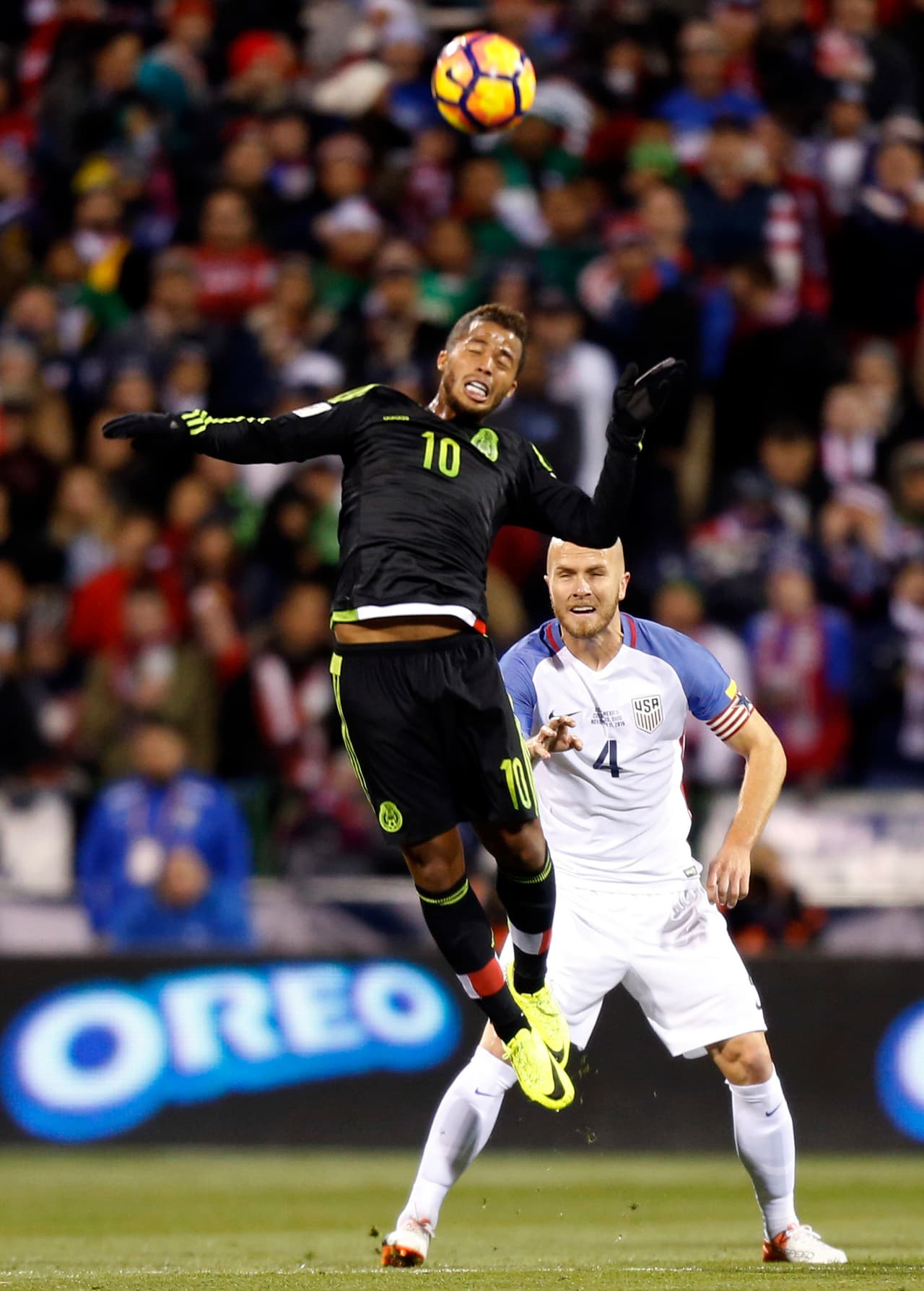 Giovanni Dos Santos fue el eje conductor de Mexico, el jugador que manejó los tiempos del equipo. Por momentos se perdió en el juego cuando Estados Unidos tomó la iniciativa, pero tuvo más peso que el '10' del rival, lo que se notó en el resultado final. Calificación: 7