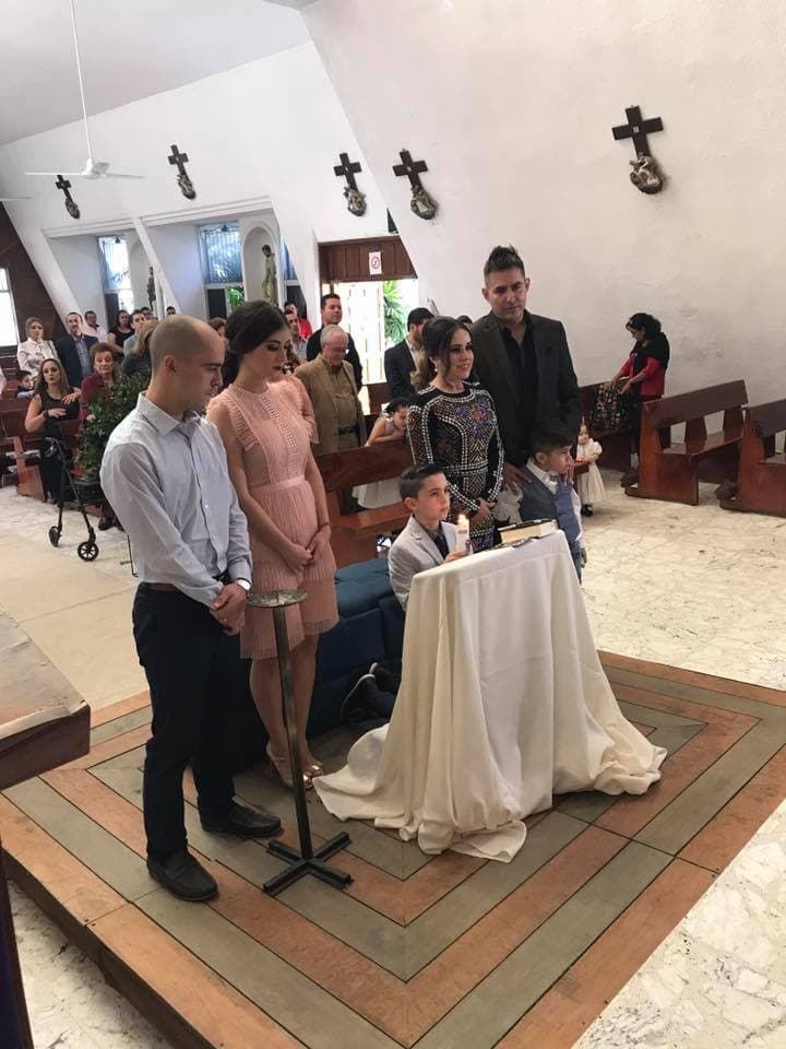 Diego Joel tuvo como padrinos a su tíos: Daly Lizárraga de Benítez, Yazid Benitez, Ángel Testas y Rossy Etienne de Testas. La ceremonia religiosa se llevó a cabo en la parroquia de la Sagrada Familia del puerto de Mazatlán.