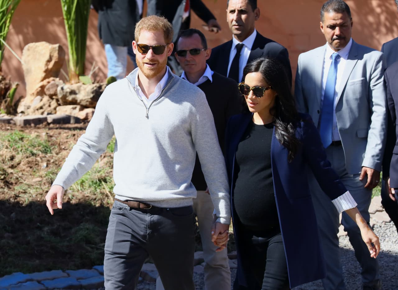 La ley fiscal estadounidense establece que los inspectores de impuestos de Estados Unidos podrían ahondar en 
<b><a href="https://www.univision.com/estilo-de-vida/moda/meghan-markle-gasto-1-millon-de-dolares-en-ropa-en-9-meses-esto-fue-lo-que-compro">la riqueza real de los duques de Sussex</a></b> y hacer lo mismo en un futuro con el ingreso de su primogénito.