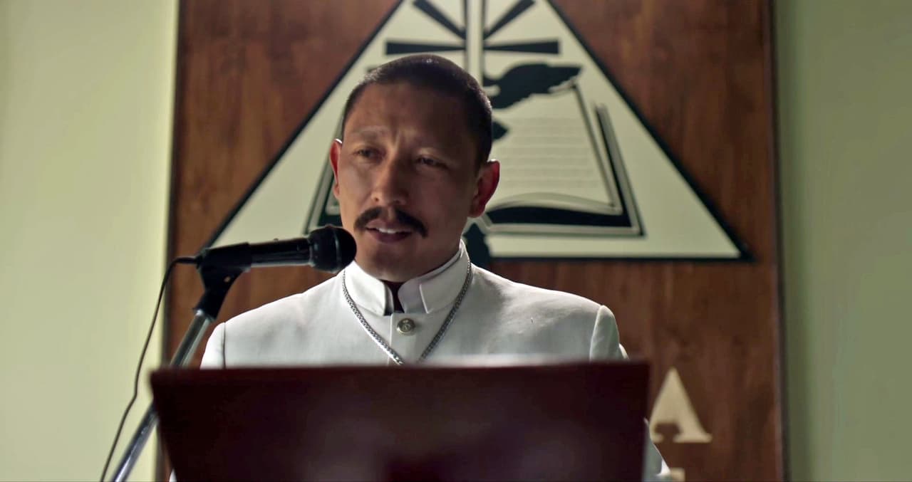 Nazario adoctrina a los miembros de su organización con pasajes de la Biblia y frases de autoayuda. Para él es la fe, y no el dinero, lo que lo une con la gente que trabaja a su servicio y le garantiza su lealtad.