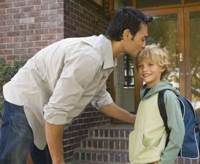 Un ejercicio para tomar la mejor decisiónEl siguiente ejercicio que sugiere greatschools, le puede ser de gran ayuda para considerar en conjunto todos los elementos importantes para tomar la decisión más apropiada. También puede invitar a su niño a participar en el primer paso de este proceso decisivo especialmente si los niños ya han empezado la escuela y tienen ideas propias sobre lo que es importante para ellos.