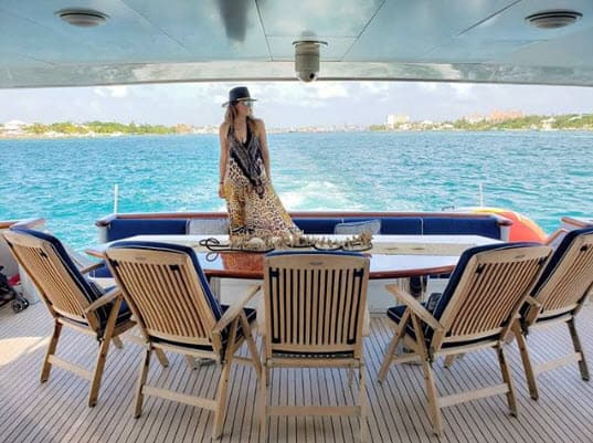 Desde que anunció que sería mamá otra vez, Jacqueline Bracamontes no ha dejado de compartir detalles de su embarazo con sus seguidores.