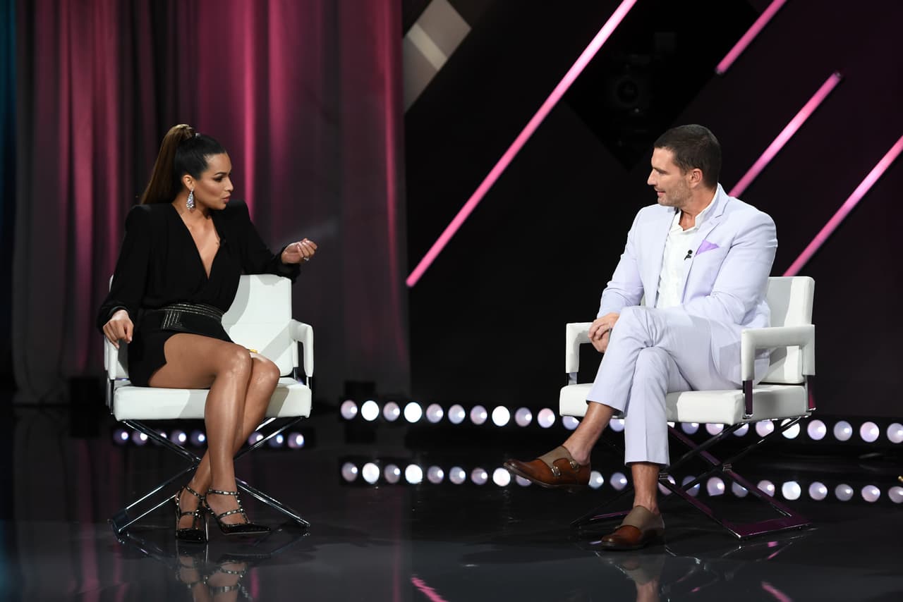 La salvadoreña aprovechó la asistencia de Julián Gil, quien fue juez durante cinco temporadas, para reclamarle por sus duras críticas.