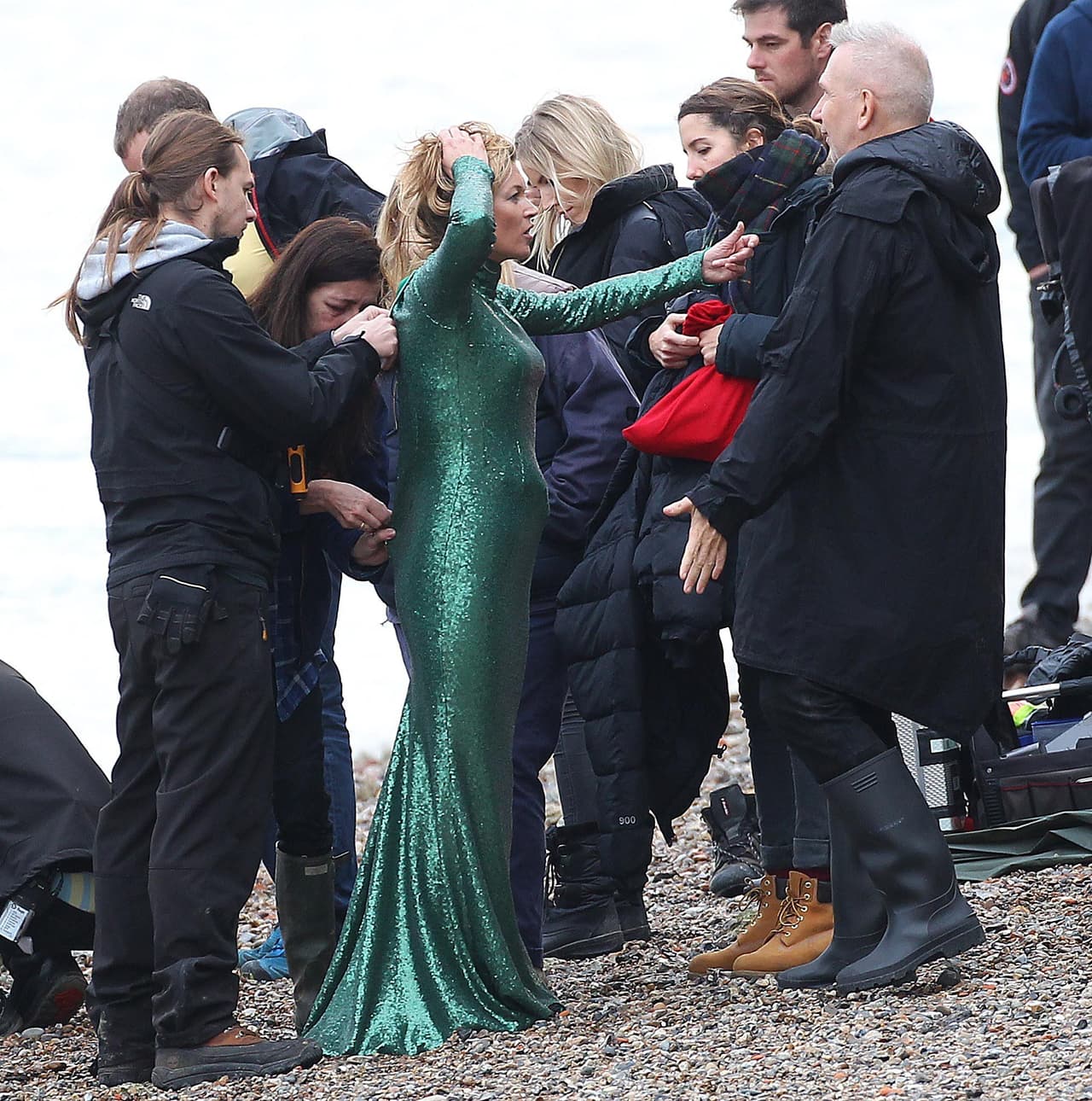 Terminó de filmar y salió del mar.