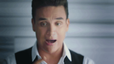 Entre aplausos, buena vibra y saltitos, nos muestra su gran ritmo.