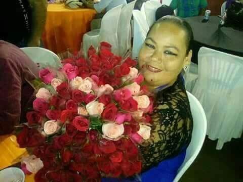 Luego de la noticia del fallecimiento de Marytoña Acosta, la fanática número 1 de El Recodo y Los Recoditos, músicos de esas agrupaciones, junto con otros cantantes sinaloenses, se dieron cita a la funeraria donde la mujer fue velada en su natal Mazatlán, Sinaloa, para darle una emotiva despedida.