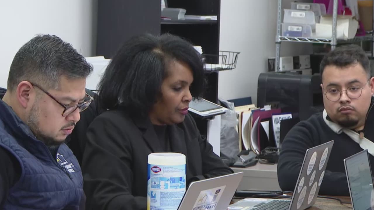 En La Villita reciben orientación sobre qué hacer para apelar los impuestos de la propiedad