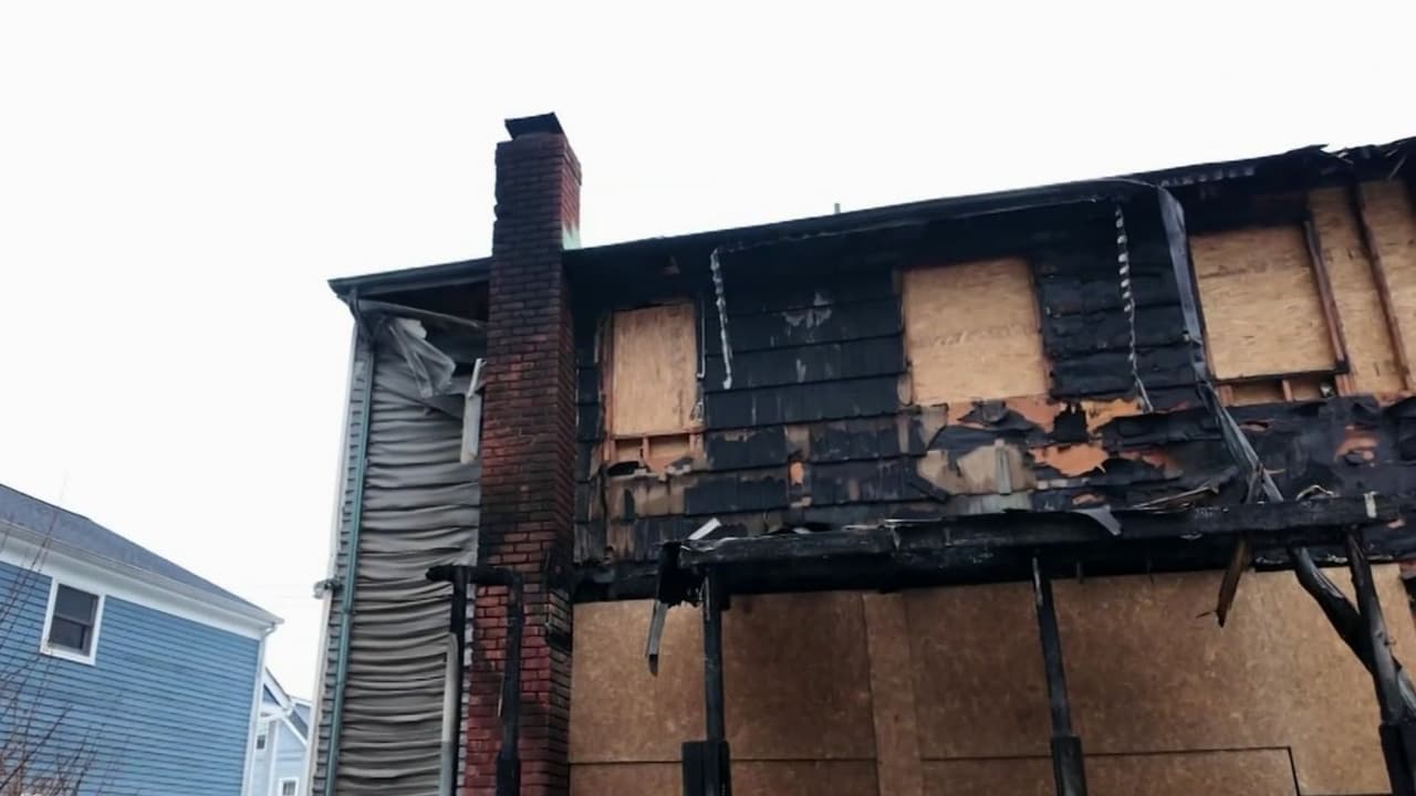 Tres familias inmigrantes pierden su casa por un voraz incendio en Nueva York; imágenes del tenso rescate