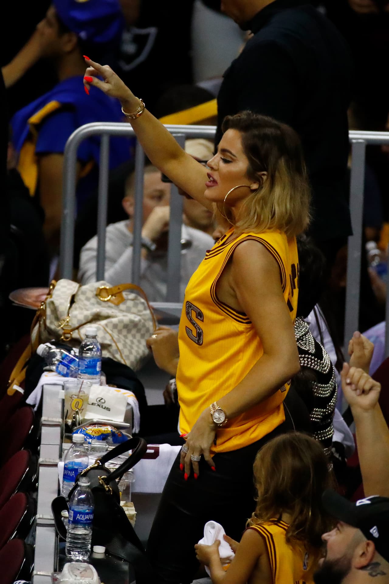 A eso se le sumaron imágenes de Thompson junto a otras mujeres durante el embarazo de Khloé Kardashian. Ambas partes guardaron silencio por mucho tiempo, pero Kim y su cuñado dejaron de seguirse en sus redes.