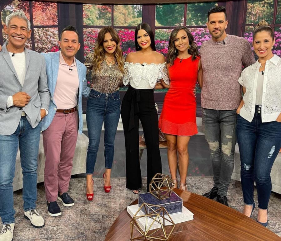 En su visita al foro, la expresentadora aclaró si la decisión de dejar la televisión tenía que ver con los supuestos celos de
<b><a href="https://www.univision.com/famosos/rafael-araneda-dice-que-el-esposo-de-ana-patricia-gamez-luce-mucho-mas-joven-que-ella-y-lo-somete-a-votacion-video" target="_blank">su marido, Luis Carlos Martínez. </a></b>
<br>
