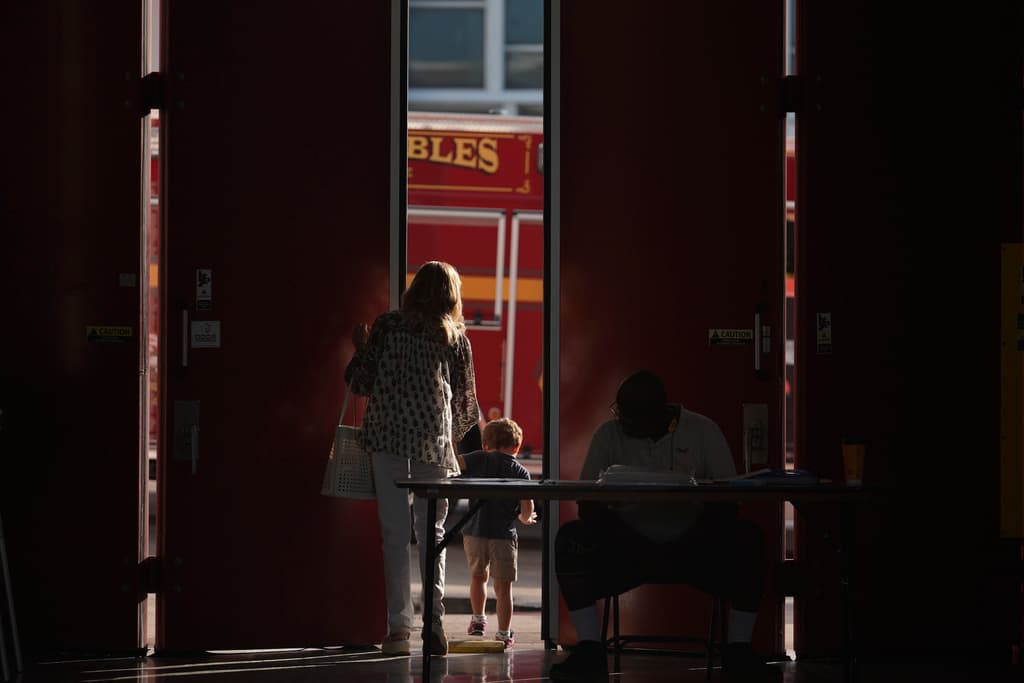 Elecciones en Coral Gables y Miami Shores: eligen a sus próximos líderes locales