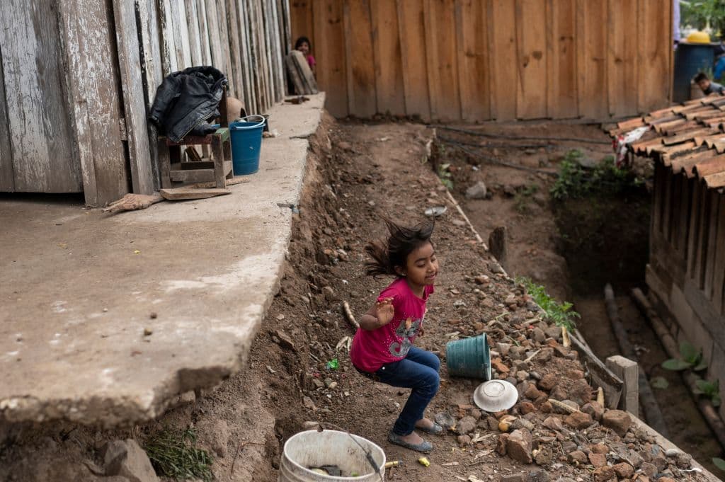 "La mayoría sigue vendiendo a sus hijas", lamenta Eloina, vendida por 2,000 dólares de adolescente.