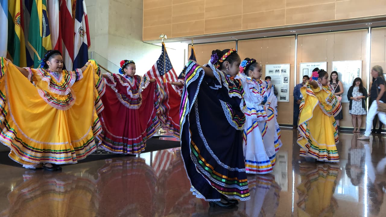 Elba García, comisionada del distrito 4 para el condado de Dallas, enfatizó la importancia del voto.