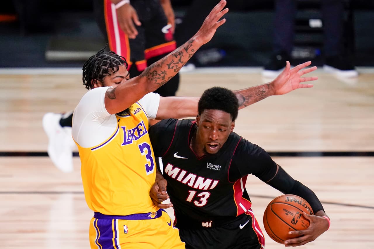 LeBron James comanda los victoria de los Lakers 102-96 sobre el Miami Heat y buscarán coronarse como campeones el próximo viernes 9 de noviembre.