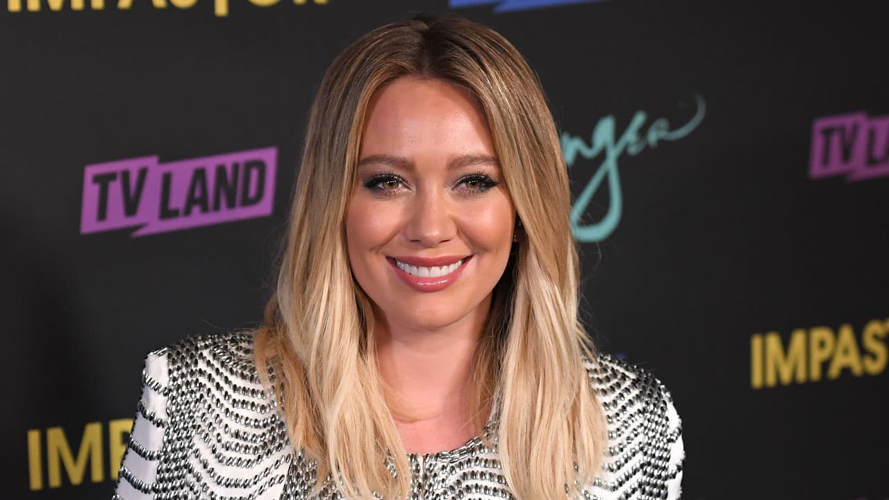 Hilary Duff se siente juzgada por ser una madre joven en Hollywood