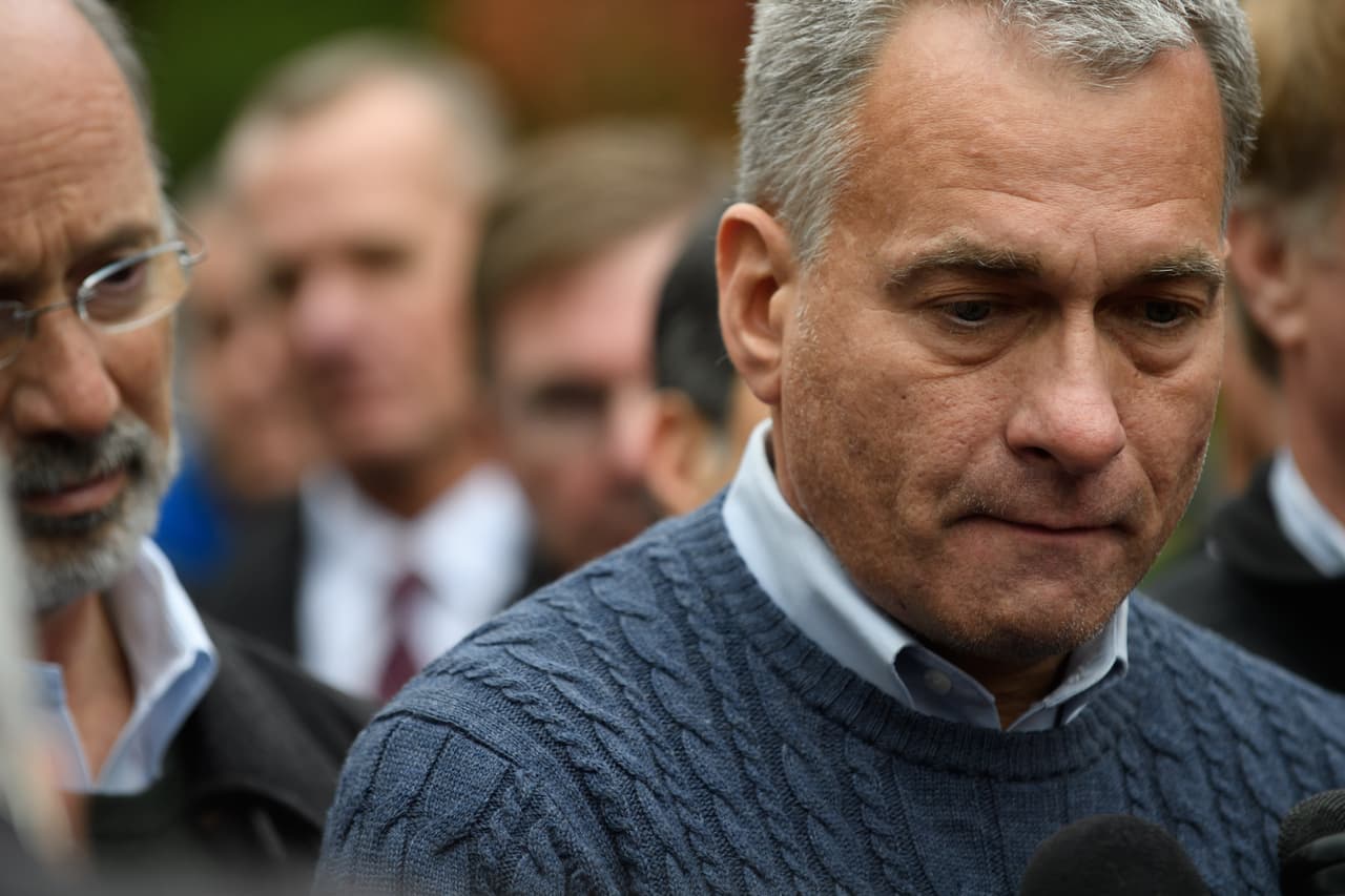 Wendell Hissrich, director de Seguridad Pública de Pittsburgh, contuvo las lágrimas al hablar con los medios sobre el tiroteo. Aseguró que la escena es "bastante horrorosa, de las peores que he visto en mi vida". Jeff Swensen/Getty Images