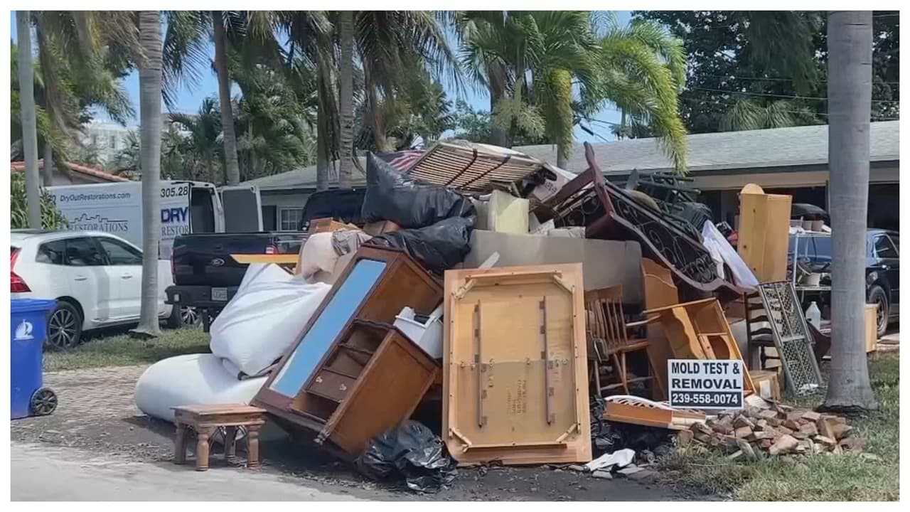 Afectados por las inundaciones en Fort Lauderdale esperan ayuda para reconstruir sus hogares