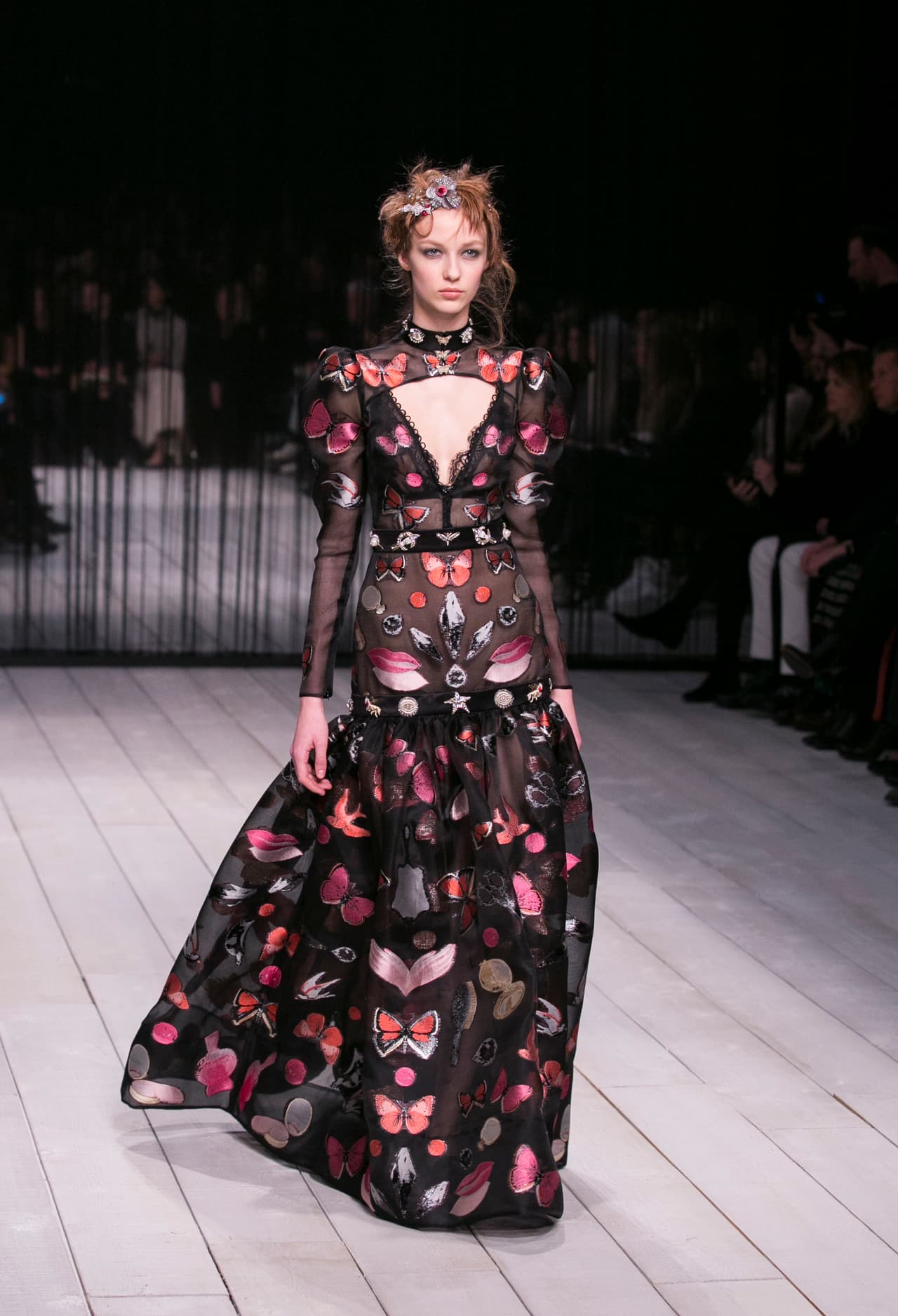 Cada diseñador reinterpretó la primavera, aquí la versión de McQueen.