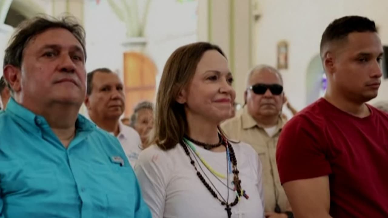 María Corina Machado regresa a Venezuela tras 10 meses y es recibida entre ovaciones