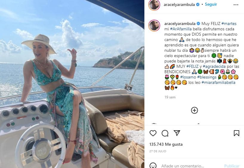 Aracely Arámbula posó en bikini