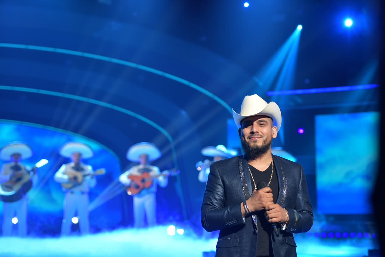 Espinoza Paz fue otra de las estrellas invitadas a esta final.