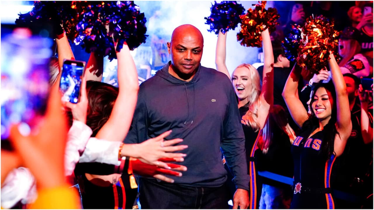 <h2 class="cms-H2-H2">7.- Charles Barkley (Apuesta: $500,000 | Ganancia: $800,000) 2002, NFL</h2>
<br>El campeón de la NBA, Charles Barkley, apostó $500,000 a que los New England Patriots ganarían el Super Bowl del 2002, y así fue y al final de la justa se llevó $800,000.