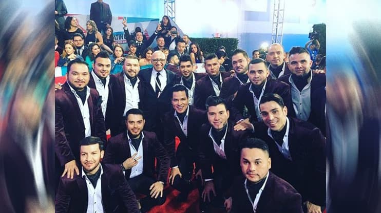 c) 
<b>La Banda El Recodo</b> se fundó en 1938 por Don Cruz Lizárraga en Mazatlán, Sinaloa, al noroeste de México. A esta agrupación se le atribuye la difusión del género de manera comercial, por lo que también se le conoce como 'La madre de todas las bandas'.