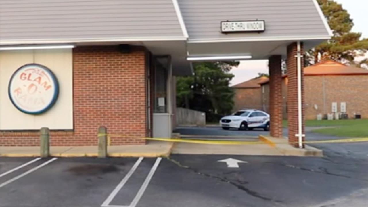 Una
<a href="https://www.univision.com/temas/peleas">pelea</a> desatada el domingo en una lavandería de Carolina del Norte dejó un hombre fallecido y una mujer herida, de acuerdo a la policía.