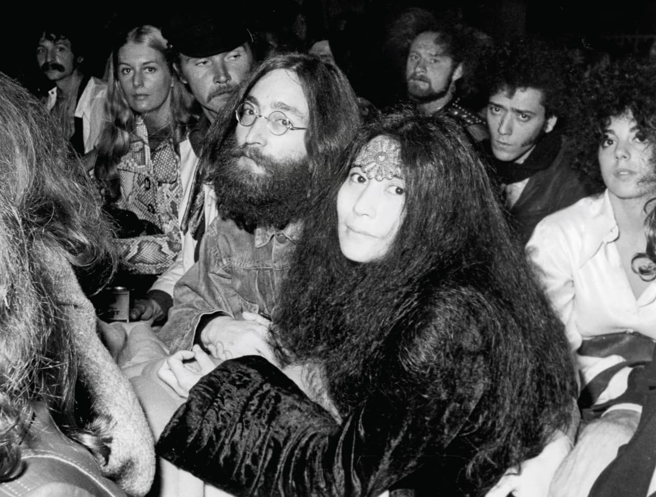 Brian Epstein, mánager de The Beatles, los vio por primera vez un nueve de noviembre de 1961, y él mismo aseguró el contrato de grabación fuera el nueve de mayo del año siguiente.