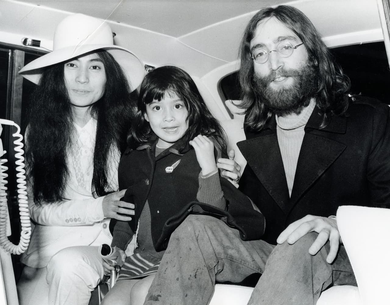 Ese sueño de amor, se acabó cuando John Lennon fue asesinado por Mark David Chapman el 8 de diciembre de 1980. Pero aún hay mucho por descubrir del ex Beatle ¡Conoce sus excentricidades!