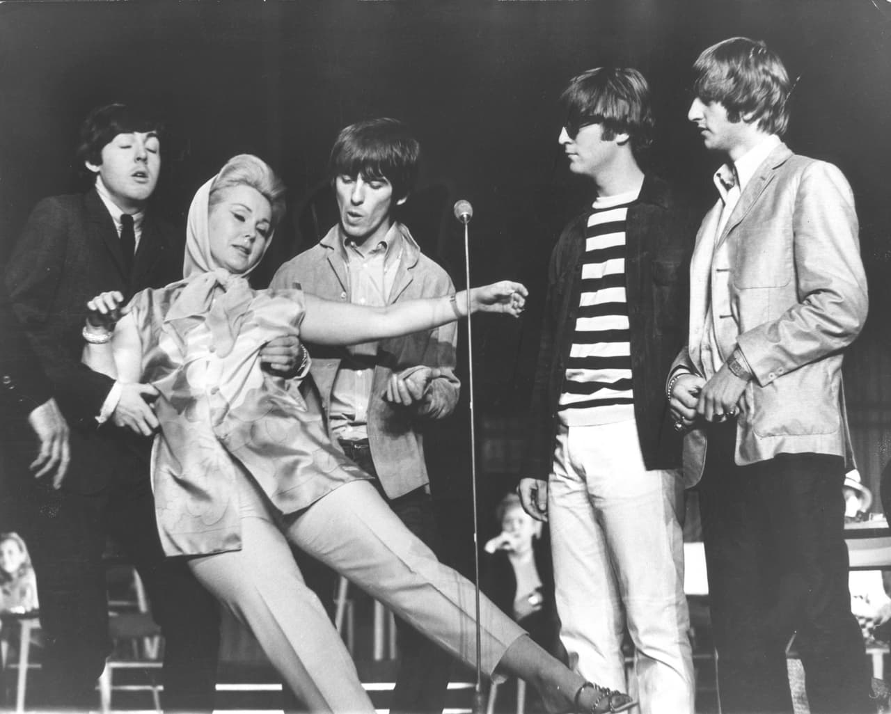 Era el tipo de hombre que cuando bebía demasiado se ponía violento y en una ocasión estuvo a punto de matar a un hombre a golpes, cuando éste insinuó que el ex Beatle era gay.