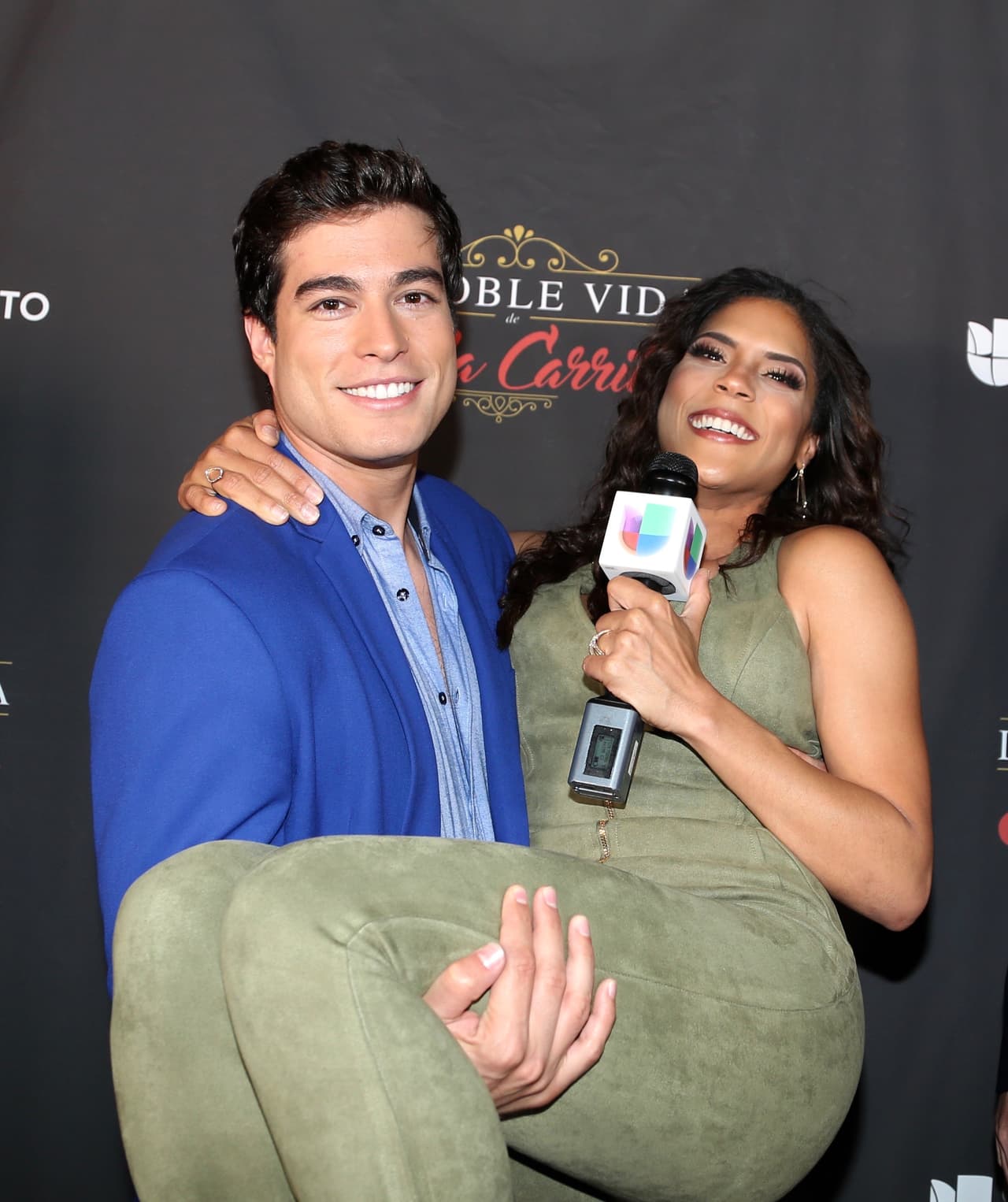 Danilo y 
<b><a href="http://www.univision.com/temas/francisca-lachapel">Francisca</a></b> demostraron que son grandes amigos y se la pasaron jugando durante la entrevista.