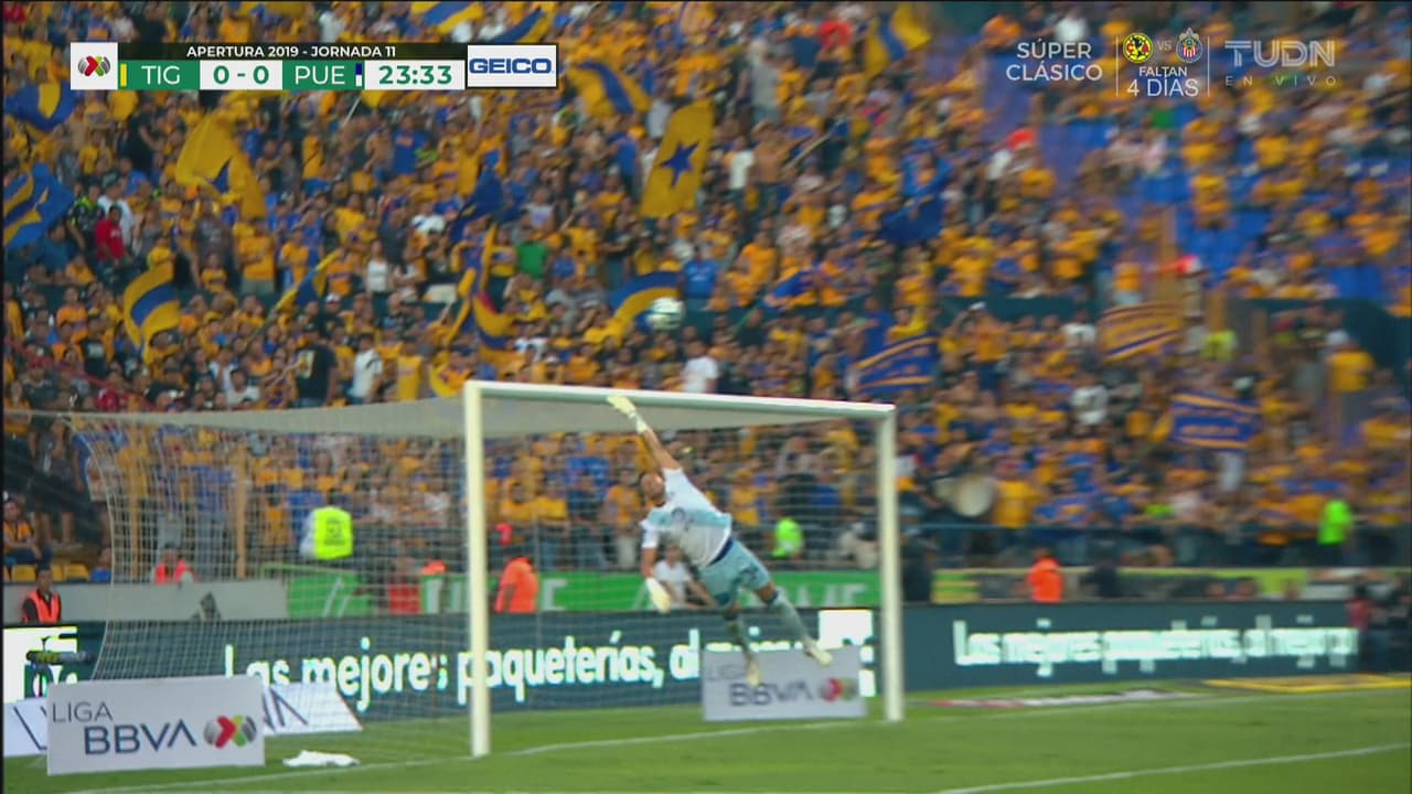 ¡Segundo travesaño de los Tigres! Zelarayán saca un gran disparo