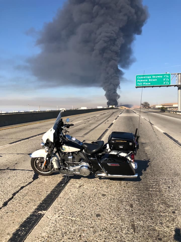 La Patrulla de California cerró ambos carriles de la carretera I-80 en un amplio tramo que abarca desde la carretera 4, en Hércules, hasta la autopista I-780, en Vallejo. Los cierres afectaron también el Puente Carquinez.