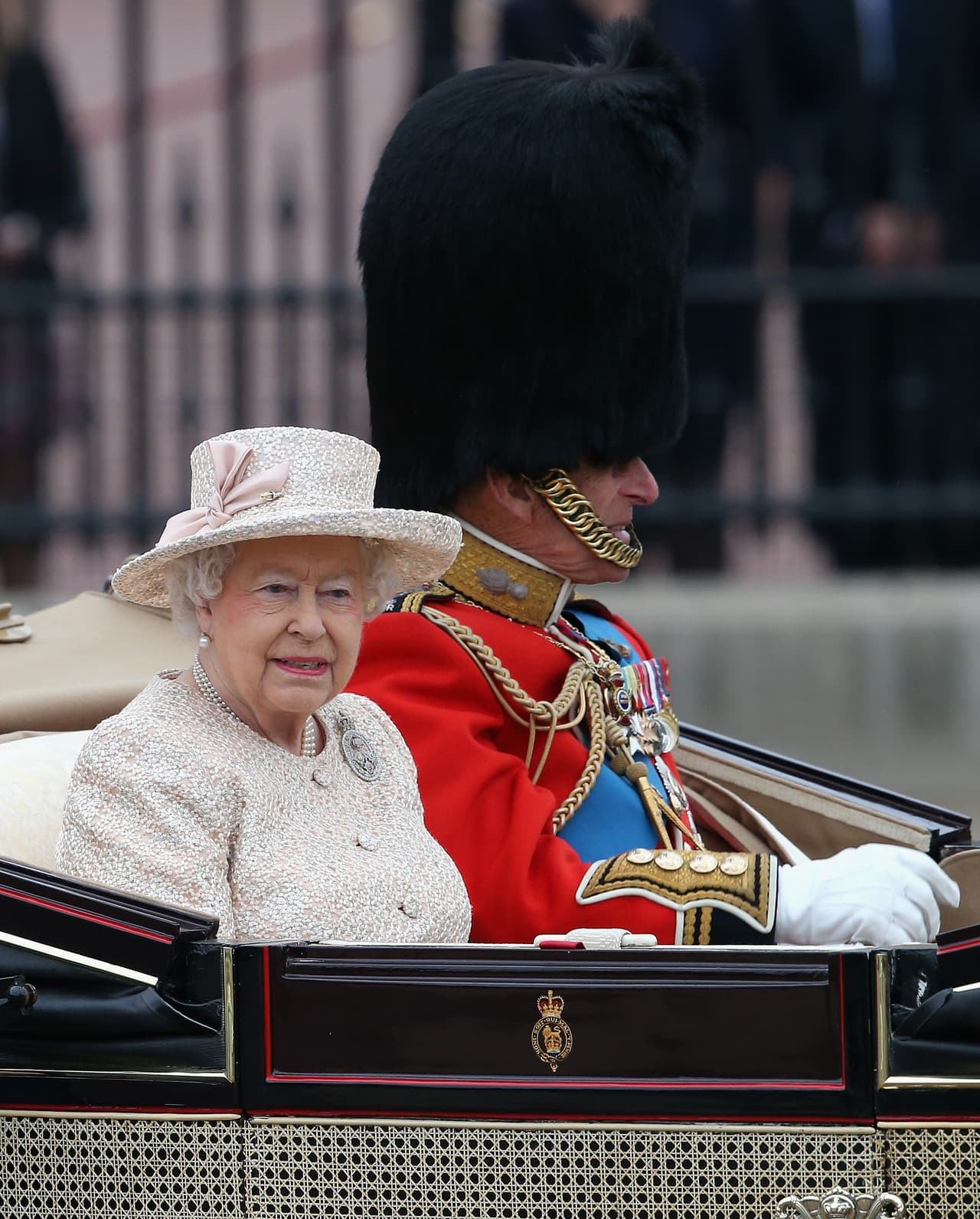 La soberana nació el 21 de abril pero se festeja el segundo sábado de junio.
