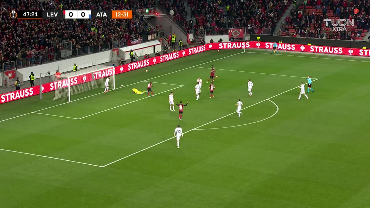 ¡TIRO ATAJADO! disparo por Moussa Diaby.