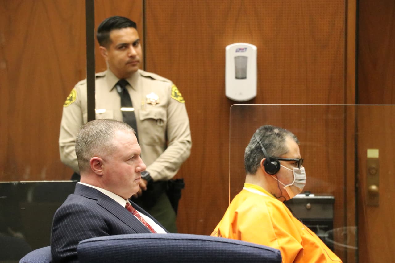 Naasón Joaquín y su abogado Caleb Mason en el tribunal de Los Ángeles el 2 de mayo de 2022.