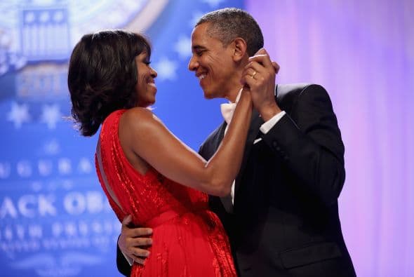 El baile inaugural en el Centro de Convenciones de Washington, culminó con la pareja presidencial abrazada al ritmo "Let's stay together", interpretado en el mismo escenario por la cantante y actriz Jennifer Hudson.