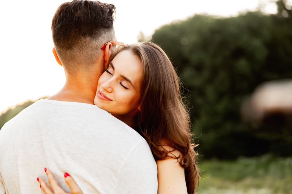 <b>Diciembre: El ángel de la serenidad</b> 
<br>Nuevamente es la época de Navidad y de la esperanza en el año que se aproxima. Por ello, este ser de luz se manifiesta para esa época, en la cual yr ayudará a tener la calma y la serenidad necesarias para definir tus siguientes metas y objetivos por alcanzar.
<br>