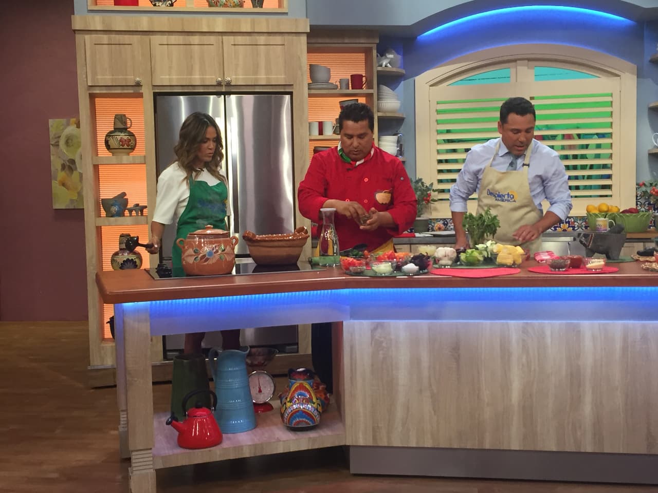 Nuestro chef preparó Mole de Olla y Oscar un delicioso guacamole.