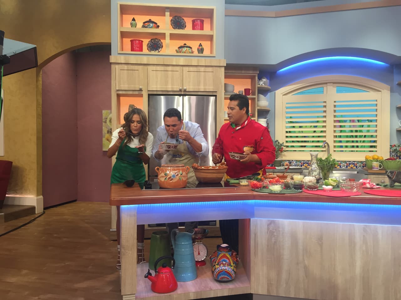 La receta quedó deliciosa, Karla no pudo resistirse a probarla.