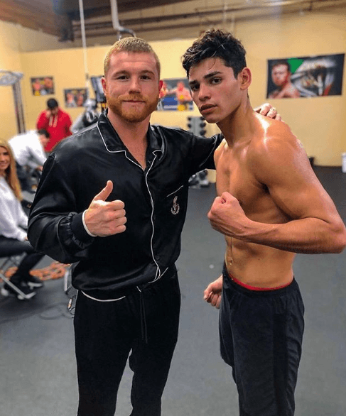 Gracias a su potencial para el boxeo ya es parte de la plantilla de boxeadores de Óscar de la Hoya. El responsable de su preparación es el mismo que el de Saúl 'Canelo' Álvarez.