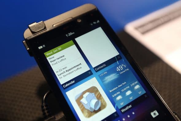 Vivek Bhardwaj, jefe de portafolio de software para BlackBerry, dijo sobre los contactos que si seleccionas a una persona, puedes ver información sobre ella, reuniones pasadas y conexiones a redes sociales.