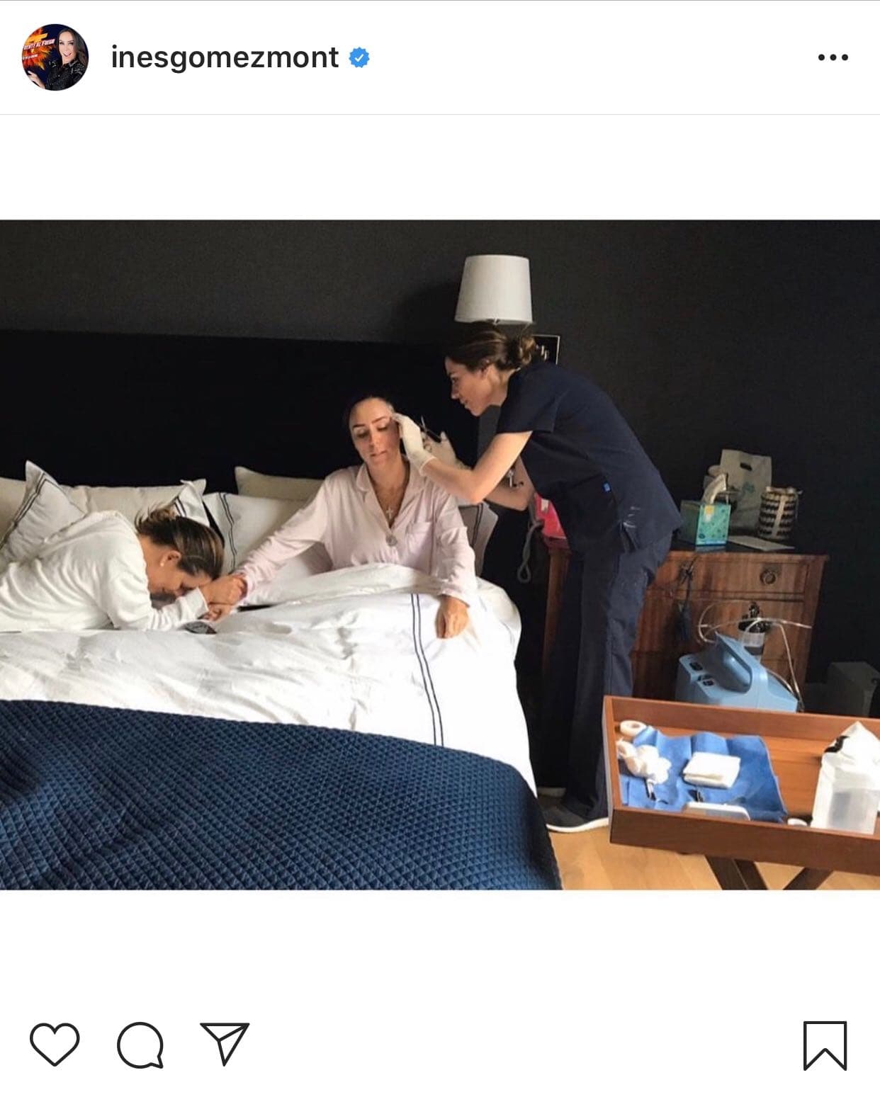 Este jueves 14 de noviembre, la presentadora compartió 
<b><a href="https://www.instagram.com/p/B423jbGluIT/">esta imagen</a></b> en su cuenta de
<a href="https://www.instagram.com/inesgomezmont/?hl=es-la"> <b>Instagram,</b></a> en ella se observa que le están quitando unos puntos de la cirugía a la que se sometió.
<br>