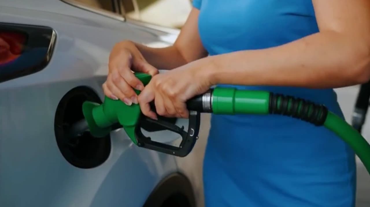 ¿Gastas más en gasolina? Consejos de los expertos para cuidar tu bolsillo por el combustible