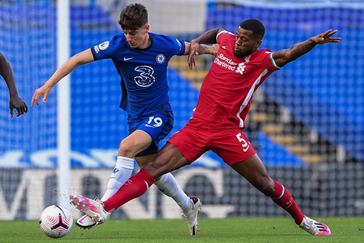 Salah hace jugada de peligro pero nadie cerca dentro del área.