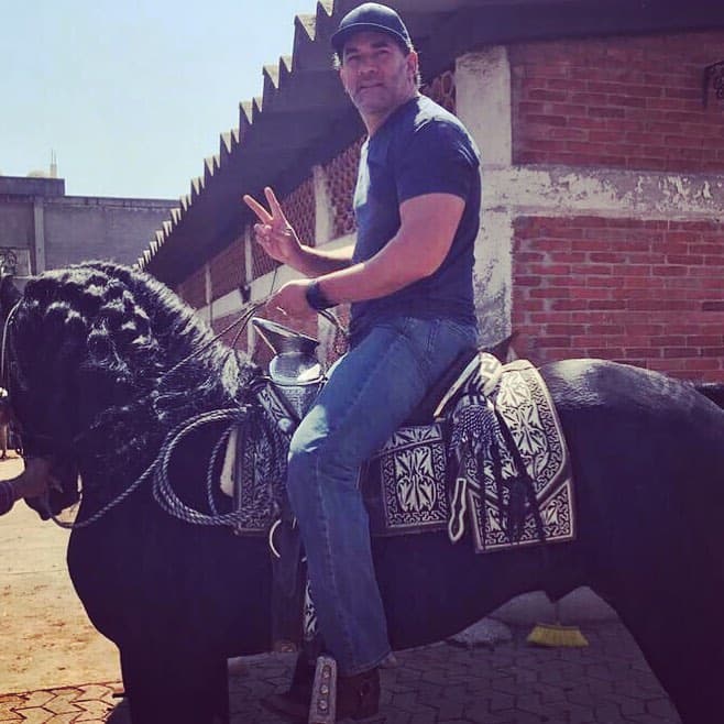 "El día de mañana que venga ya mi hijo Eduardo, porque ya va a ser una figura pública primero Dios, también el día de mañana ya está aleccionado", detalló.