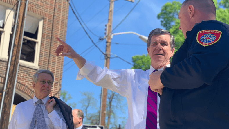 Evalúan daños tras explosión en Durham