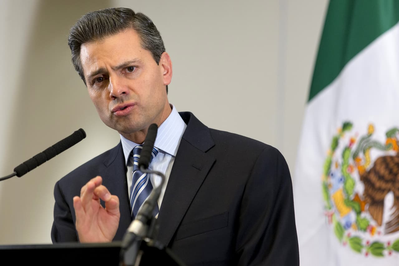 Peña Nieto: México enfrenta una "amenaza de gran escala" por huracán Patricia