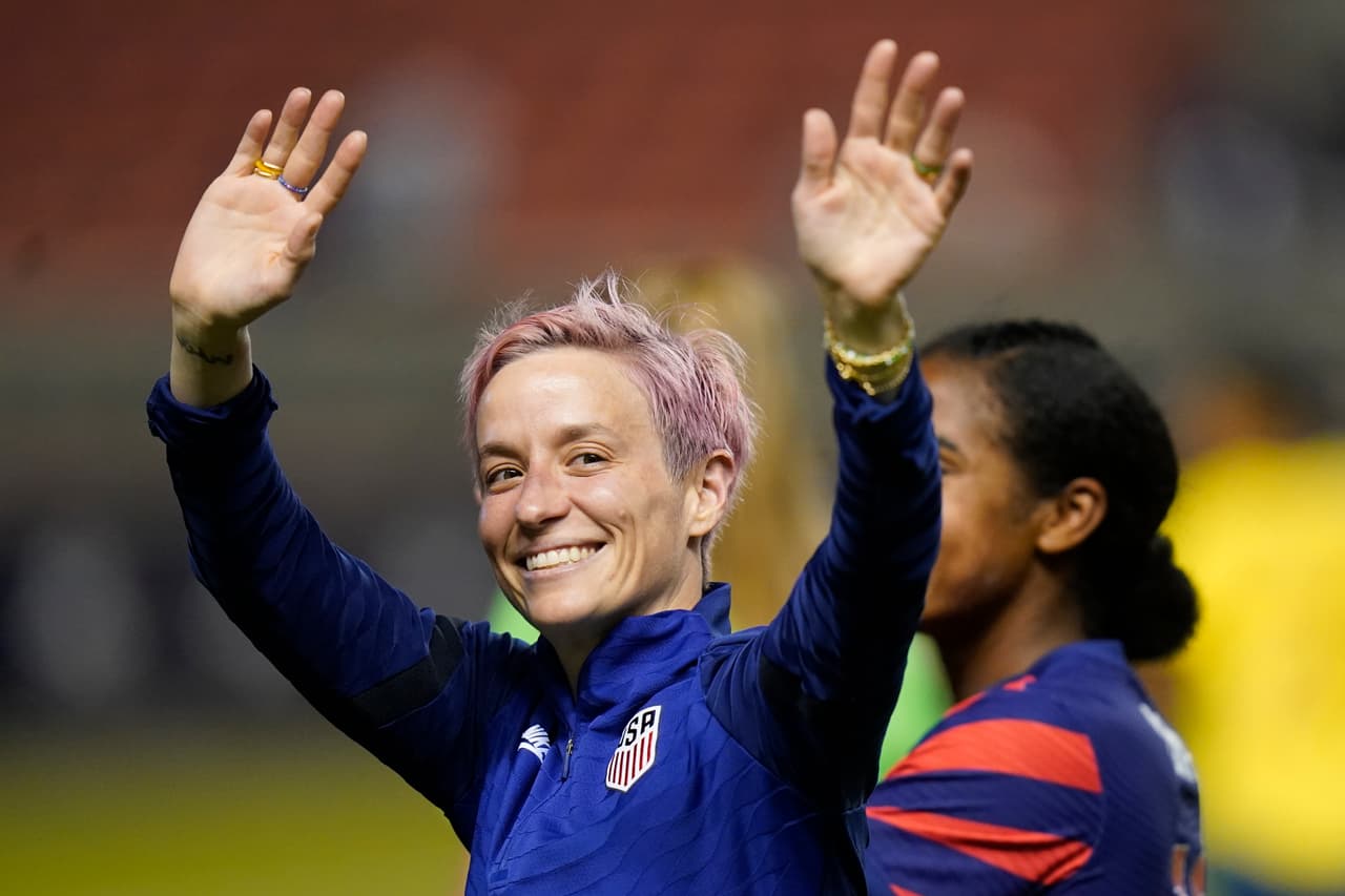 <b>Megan Rapinoe</b>
<br>
<br>Es medallista de oro olímpica y dos veces campeona de la Copa Mundial Femenina. También capitanea a OL Reign en la National Women's Soccer League. Es una destacada defensora de la igualdad salarial de género, la justicia racial y los derechos LGBTQI+.